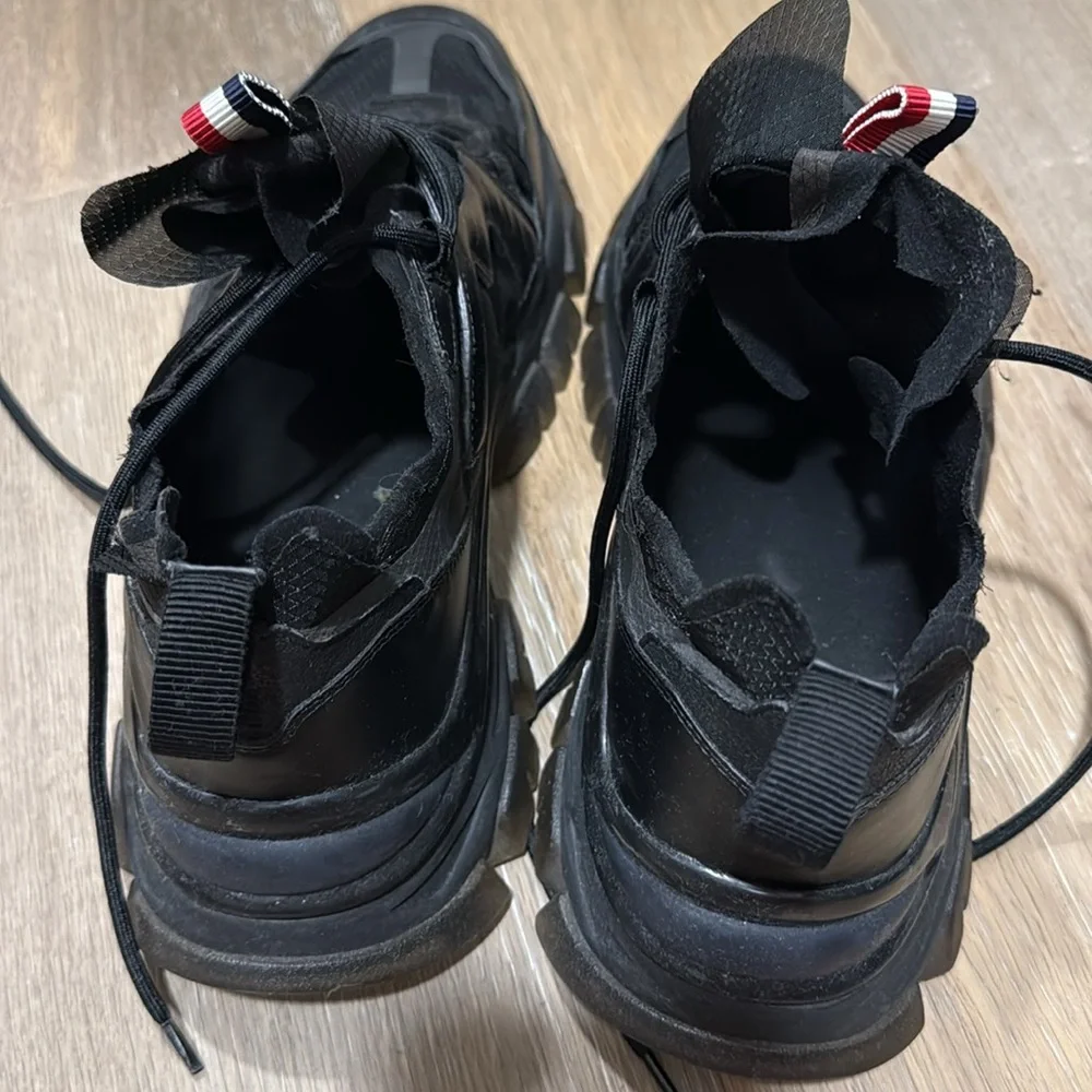 Moncler Black Athletic Shoes - Men
Size 42 - Picture 2 of 7